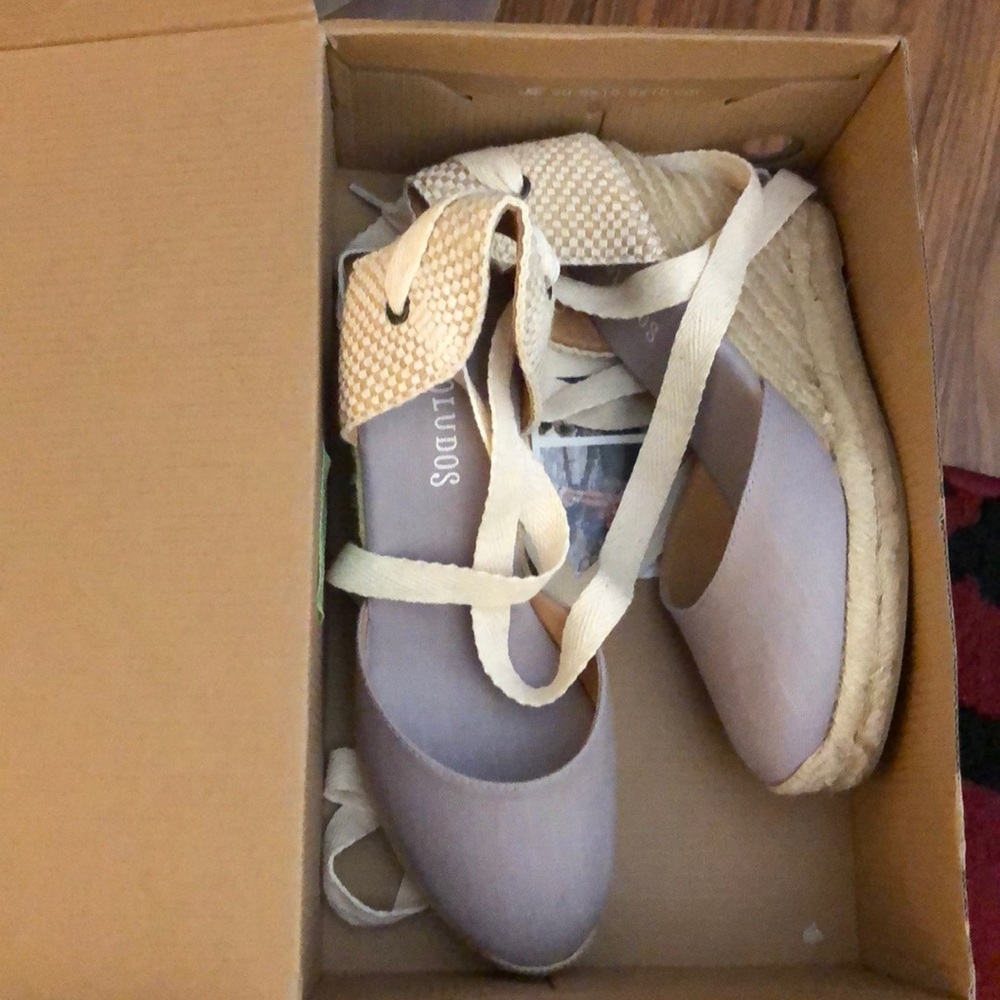 Size 6 Soludos strappy wedges